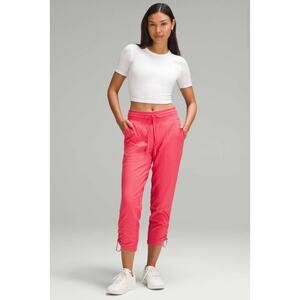 Lululemon Dance Studio Mid-Rise Cropped Pant
Glaze Pink size 0